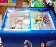 冰淇淋展示柜外觀設(shè)計(jì)可以帶給消費(fèi)者視覺(jué)享受